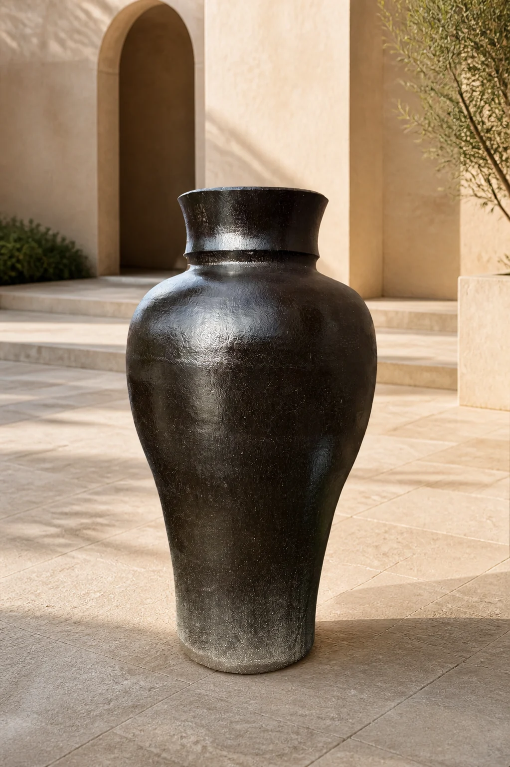 Grande Amphora III noire brillante