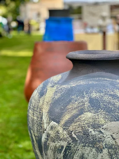 Amphora IV claire sur une terrasse — détail 1