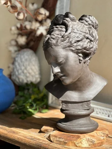 APHRODITE III bust in ANTHRA ceramic body — detail 1