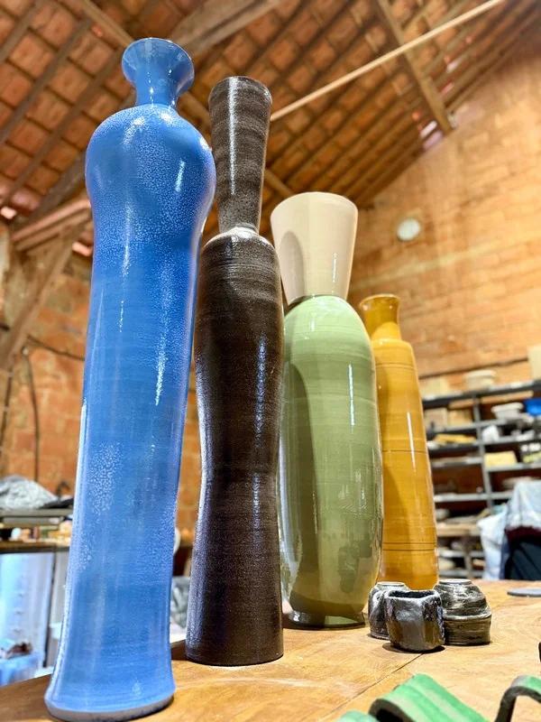 Large mass-coloured earthenware forms