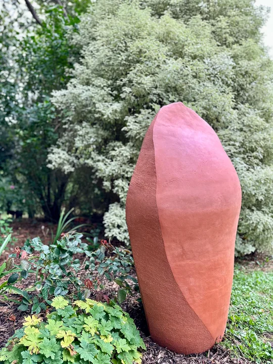 MAEN-HIR sculpture in JUNO ceramic body