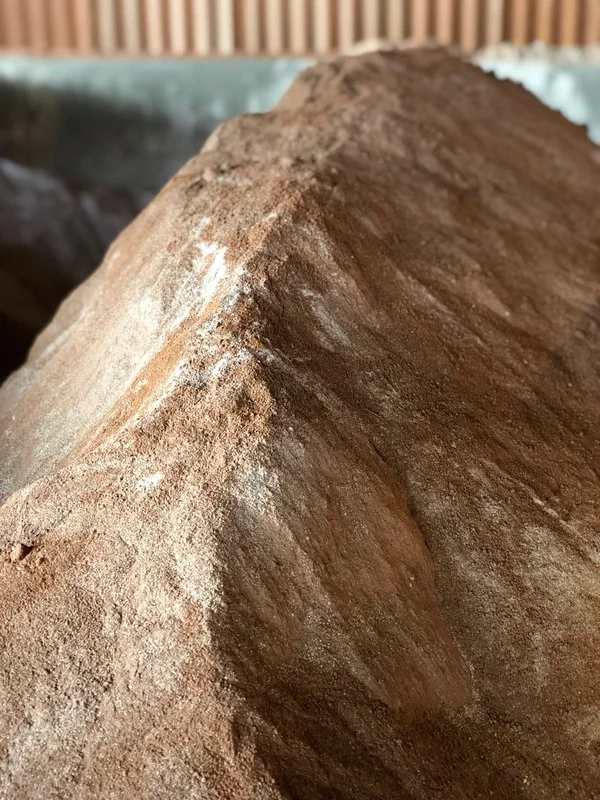 Raw ceramic material in powder form