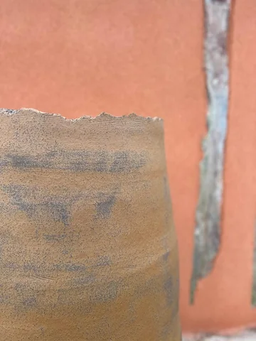 Stamnosa IV en finition ocre — détail 1